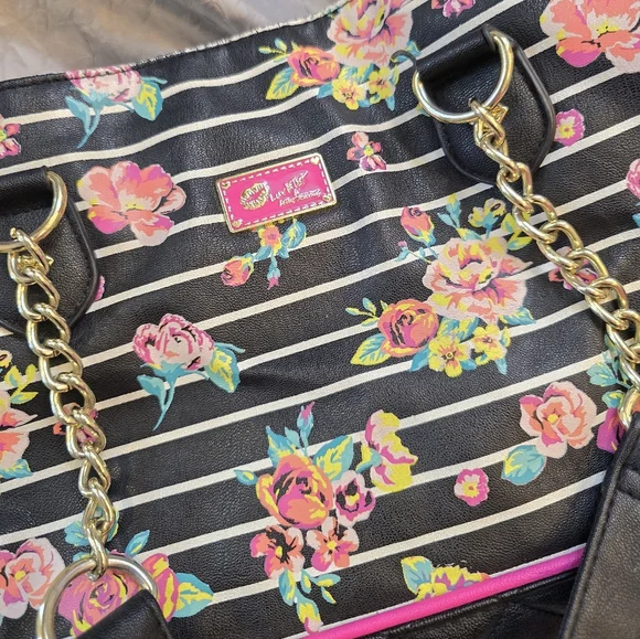 BETSEY JOHNSON PURSE - Picture 3 of 15